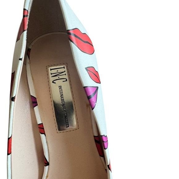 INC International Concepts Pointed Toe Heels – Lips Print – Size 7 - Picture 2 of 8